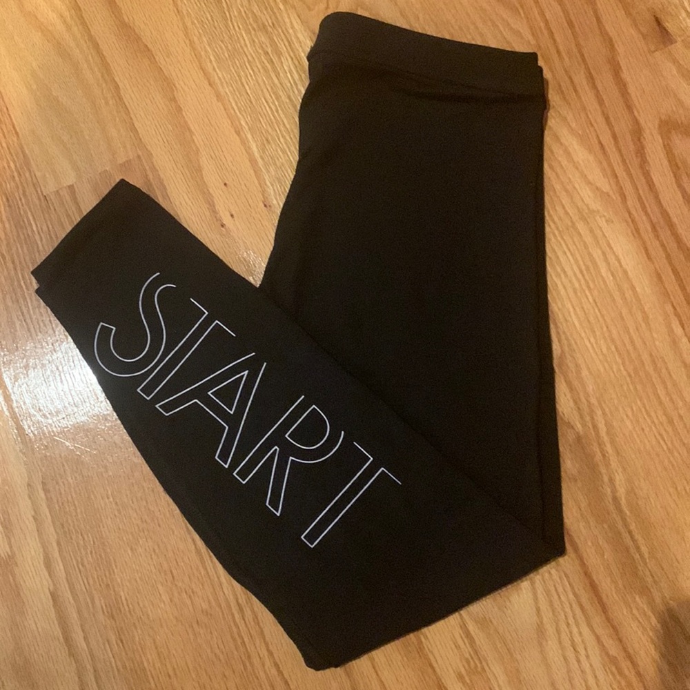Cotton/stretch cropped leggings. Size M